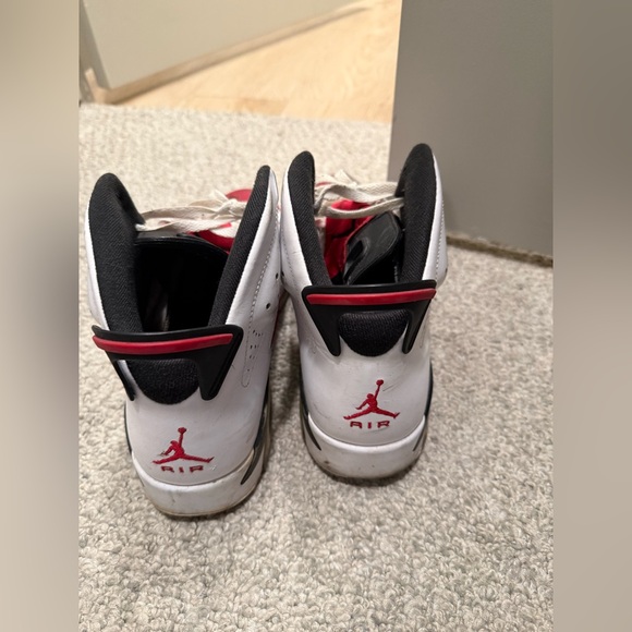 Jordan Carmine 6 Sneakers - Picture 3 of 5